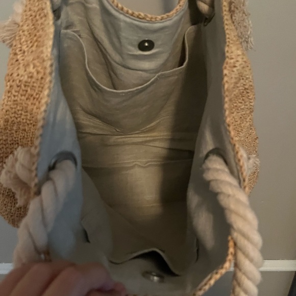 Oversized Straw Beach Bag w/Rope Handles - Picture 4 of 6